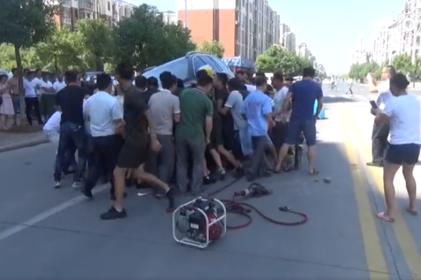 瀏覽不良網(wǎng)站彈出公安罰款_魔術(shù)師表演毫無破綻 看不出他竟是盲人