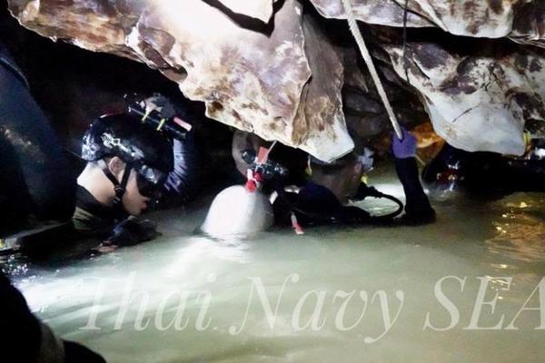 商家如何避免消費(fèi)者信息泄露_重新定義10萬(wàn)級(jí)家轎 2026款吉利星瑞東方曜試駕體驗(yàn)