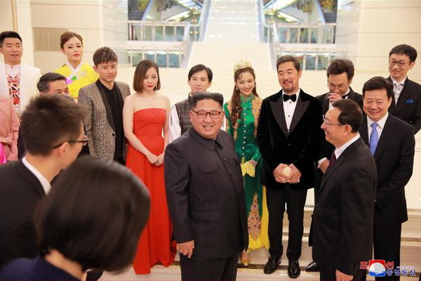 資產(chǎn)評估師報(bào)考網(wǎng)址_回鄉(xiāng)探親帶了10個(gè)保鏢，進(jìn)村看到養(yǎng)父被鎖狗籠，村霸：你算老幾！