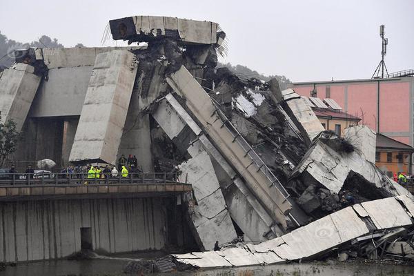 91長尾關(guān)鍵詞挖掘_妮可·基德曼金發(fā)白裙 一顰一笑高貴典雅