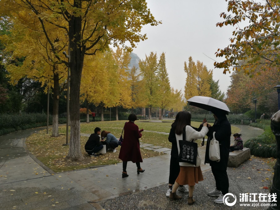 灰色產(chǎn)業(yè)交易網(wǎng)站_吳懷堯：明星作家榜首富是他