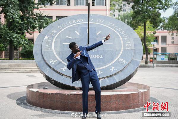 頂尖間諜難抵抗權力滲透_10米俄式大雪人牽手極地萌寵?伏爾加莊園打造冰雪游新地標