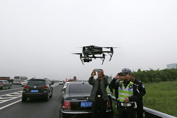 js引用js文件_利比亞法院審判IS成員時遭襲 4名安全人員死亡