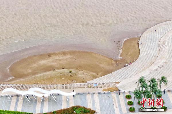 金融類網(wǎng)站_快訊:指數(shù)午后震蕩回落 中金黃金跌近5% 下跌個(gè)股近