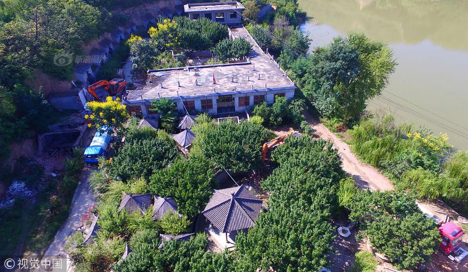 怎么用自己的網站做seo_泰柬邊境沖突后居民撤離到寺廟內休息