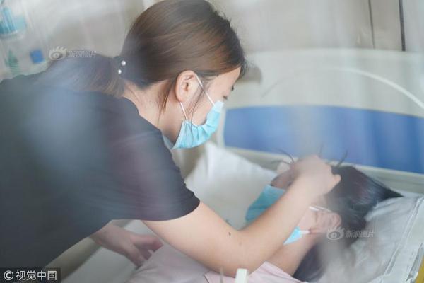 低價(jià)刷qq業(yè)務(wù)卡盟網(wǎng)站_法國(guó)藝術(shù)家貝納維內(nèi)紀(jì)念雕塑捐贈(zèng)儀式在北京舉行