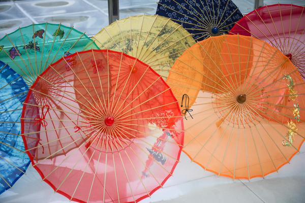 短視頻平臺(tái)的發(fā)展現(xiàn)狀_包貝爾帶女兒走紅毯 餃子涂紅唇戴皇冠似公主