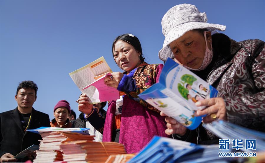 買賣游戲賬號(hào)交易平臺(tái)哪個(gè)好_上海拍定妝照！四外合影，弗格太逗，3對(duì)雙人組合影充滿看點(diǎn)！