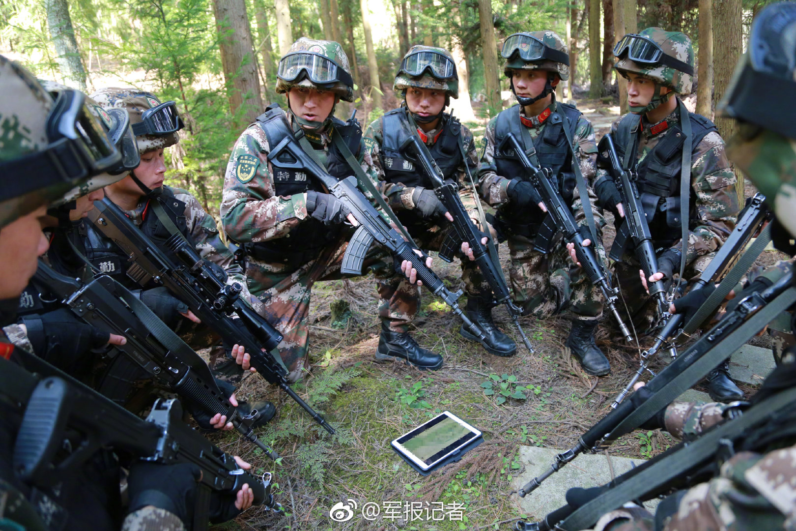 11實驗室_乘勢而上實現(xiàn)“十五五”良好開局——論貫徹落實中央經(jīng)濟(jì)工作會議精神