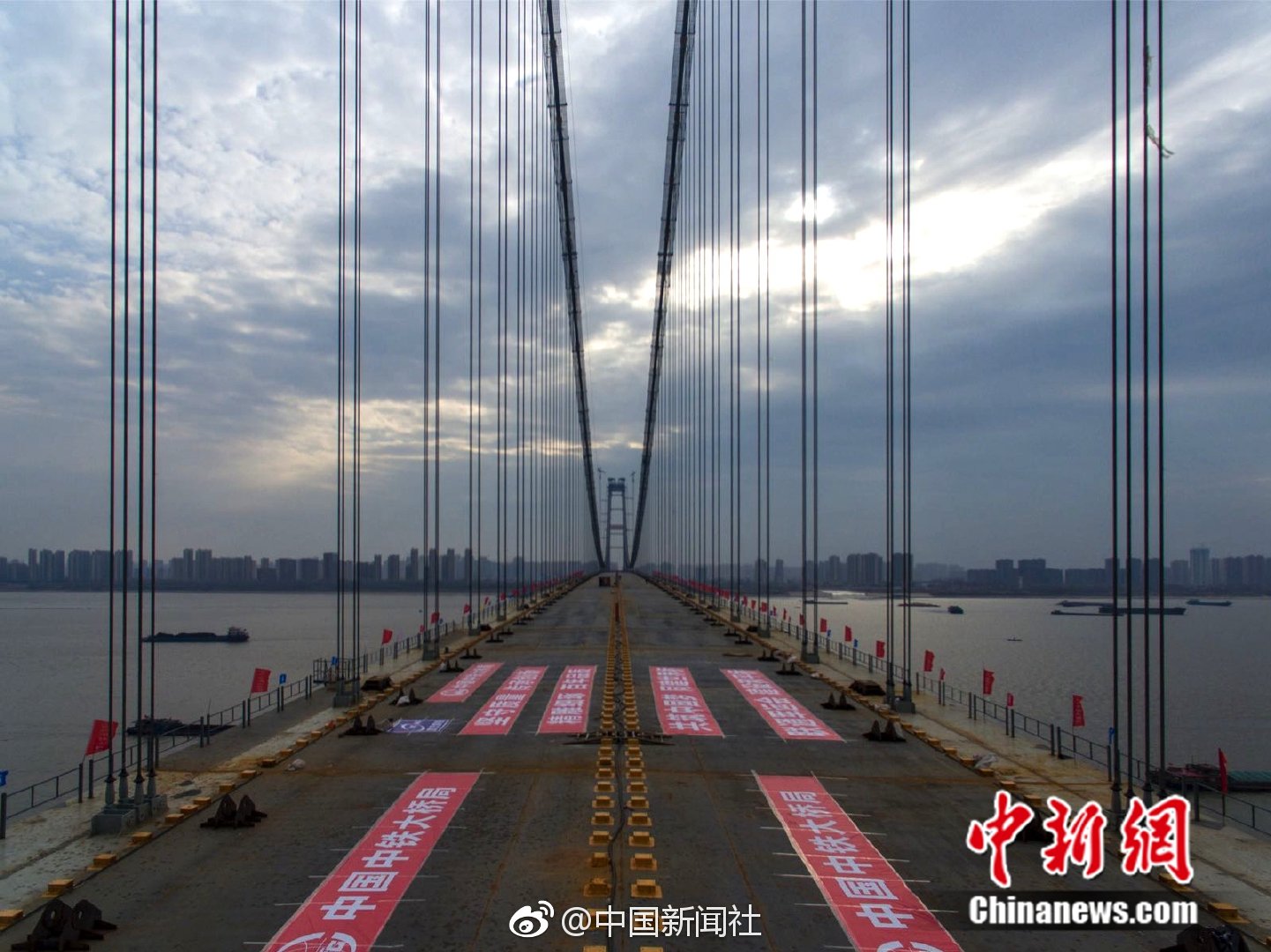 12315閑魚怎么投訴_悼南京大屠殺死難同胞