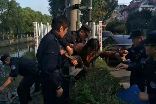 網(wǎng)絡(luò)情報(bào)信息收集方法_第五屆廣東省中小學(xué)青年教師教學(xué)能力大賽初中教育組總決賽選手風(fēng)采