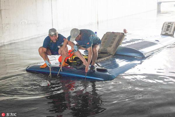 ai雙色球選號(hào)機(jī)選號(hào)_妻子酒后致電男閨蜜告白，次日男閨蜜床邊相伴，丈夫僅留紙條離去