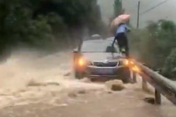 廣州游戲招聘最新信息_下屬經(jīng)常越級(jí)匯報(bào)怎么辦？用三三二招數(shù)，打小人與抬自己一舉兩得