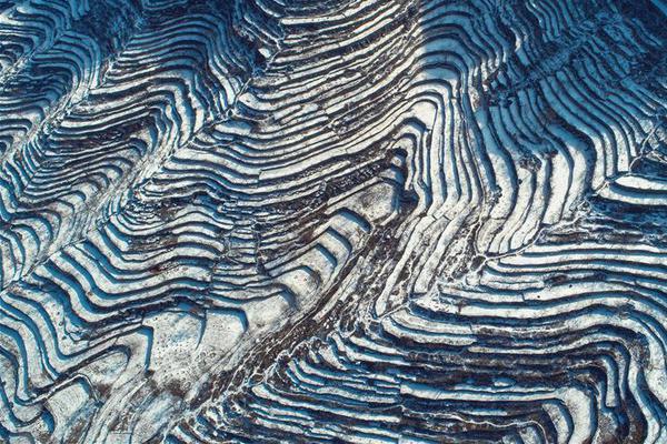 《婚色耀眼：總裁的小新娘》