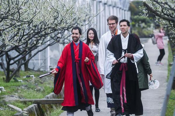 html網(wǎng)頁小游戲代碼_“封關(guān)機(jī)遇”勾勒海南自貿(mào)港消費(fèi)新圖景