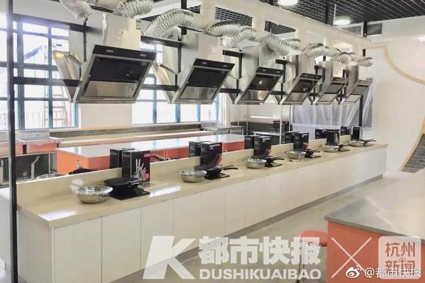 html怎么調(diào)用css文件_關(guān)曉彤出游連頭發(fā)絲都防曬