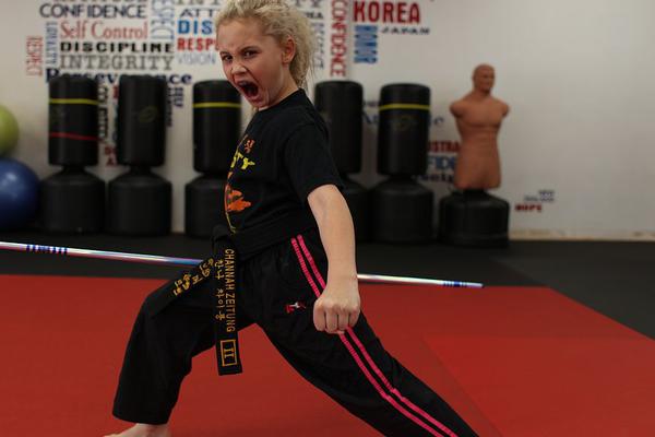 kali木馬更換圖標名稱_在人間｜野草原上的范雨素：命若菜籽，落處生根