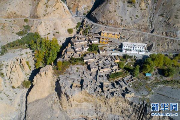 卡盟短信爆破網(wǎng)頁_月內(nèi)公募基金超200份公告提示跨境ETF風(fēng)險(xiǎn)