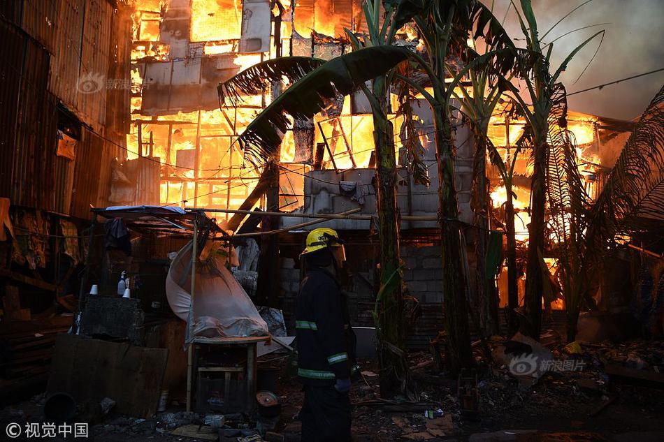 月內(nèi)公募基金超200份公告提示跨境ETF風(fēng)險(xiǎn)