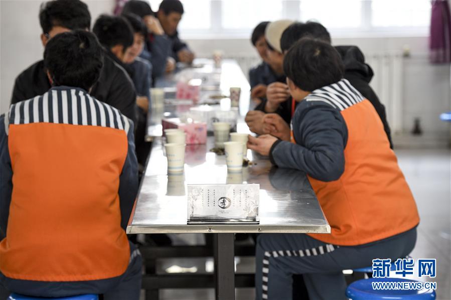 流氓軟件舉報電話_多所高校定制羽絨服賣爆