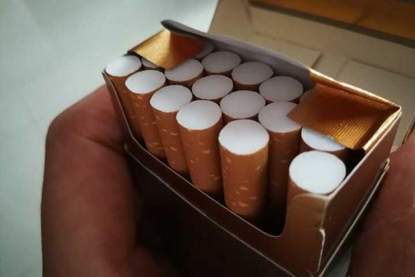 地面裂縫怎么辦 看看國(guó)外是如何修復(fù)的_針對(duì)蘋(píng)果部分產(chǎn)品官網(wǎng)推出“三小時(shí)快送”服務(wù)