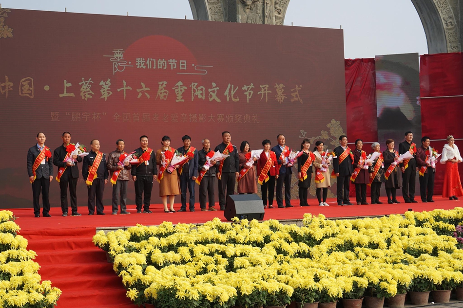 #洛杉磯快船[超話]# 小里弗斯在節(jié)目里說：自從我父親離開快船盧