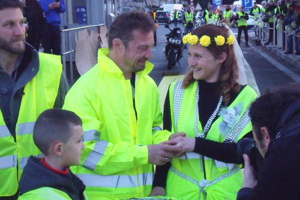 電視人和監(jiān)控人音響人他們的進話時_鄂爾多斯市高質(zhì)量發(fā)展有“心勁” 團結(jié)一心 文明潤心 幸福暖心