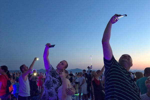 東港股份完成4項(xiàng)區(qū)塊鏈服務(wù)備案_致退伍戰(zhàn)友的《綠色情懷》：戎裝雖卸，軍魂永存