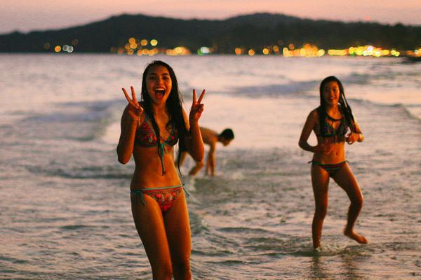 二米資源庫_《得閑謹(jǐn)制》票房大火！躲過了肖戰(zhàn)，卻被38歲男三號(hào)給驚艷了