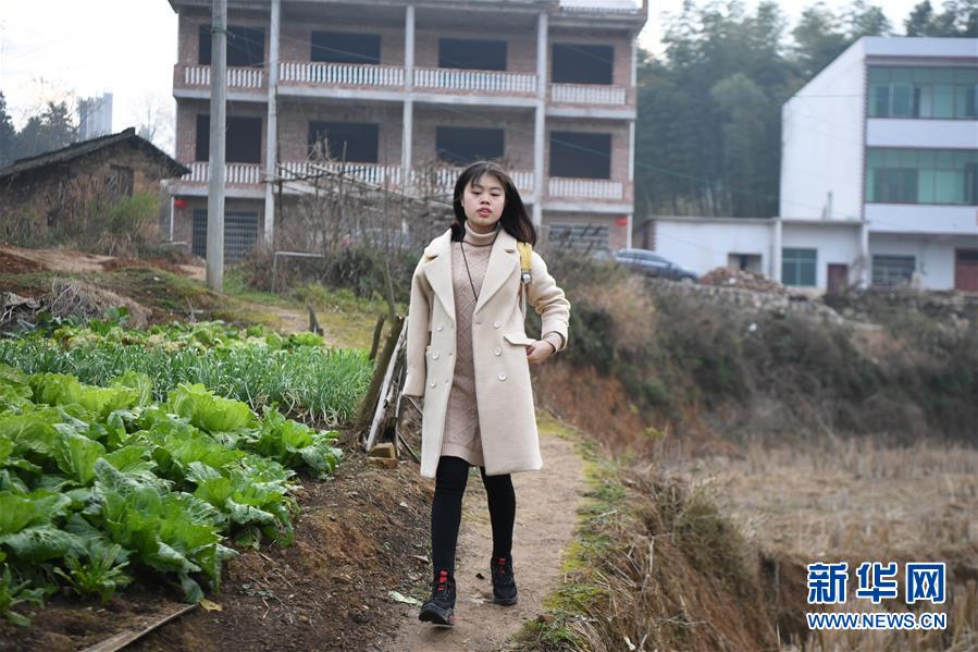 85后公職人員騙母親的錢還網(wǎng)貸_花兩千元買兩鍋？新鄉(xiāng)打掉3個“黑旅行社”