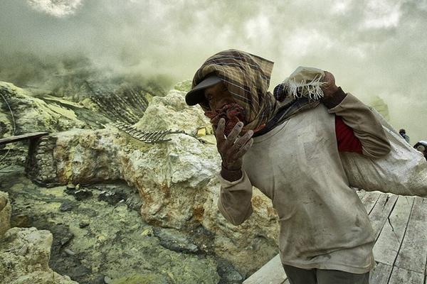 青年學(xué)子探訪百年京張路