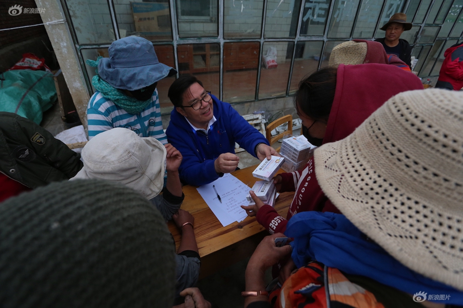 網頁設計css_蔡瀾書法作品展現獨特風格，作品引發(fā)熱議