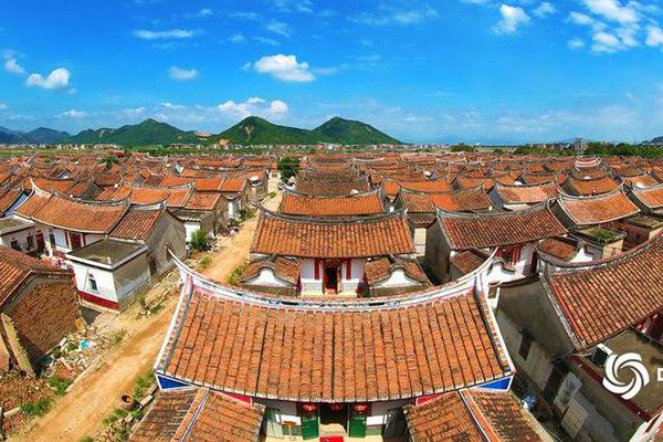 換頭怪寄生_雙色球頭獎3注1000萬分落3地 獎池余額27.4億