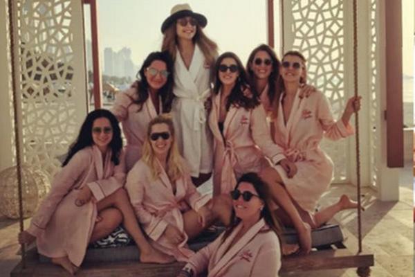 家暴16年者被拘7天_俄電臺(tái)將播烏總統(tǒng)8年前主持的魔術(shù)節(jié)目 網(wǎng)友嘲諷