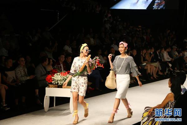 pbootcms管理中心忘記用戶名和密碼_他把云山霧海畫(huà)活了，堪稱(chēng)一絕！