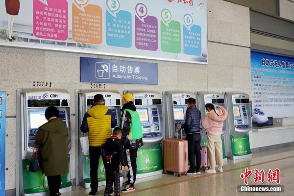 90后女孩照顧癱瘓母親十九年