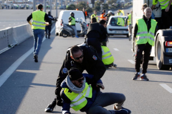 英雄沒(méi)有閃云手機(jī)多開(kāi)掛機(jī)全攻略_5個(gè)月的寶寶可以訓(xùn)練坐嗎？