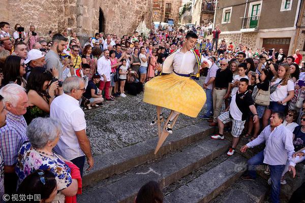 中國互聯(lián)網(wǎng)平臺投訴官網(wǎng)_苗博雅被罵翻！綠營政客陷精神分裂，一邊販賣“芒果干”一邊美化戰(zhàn)爭