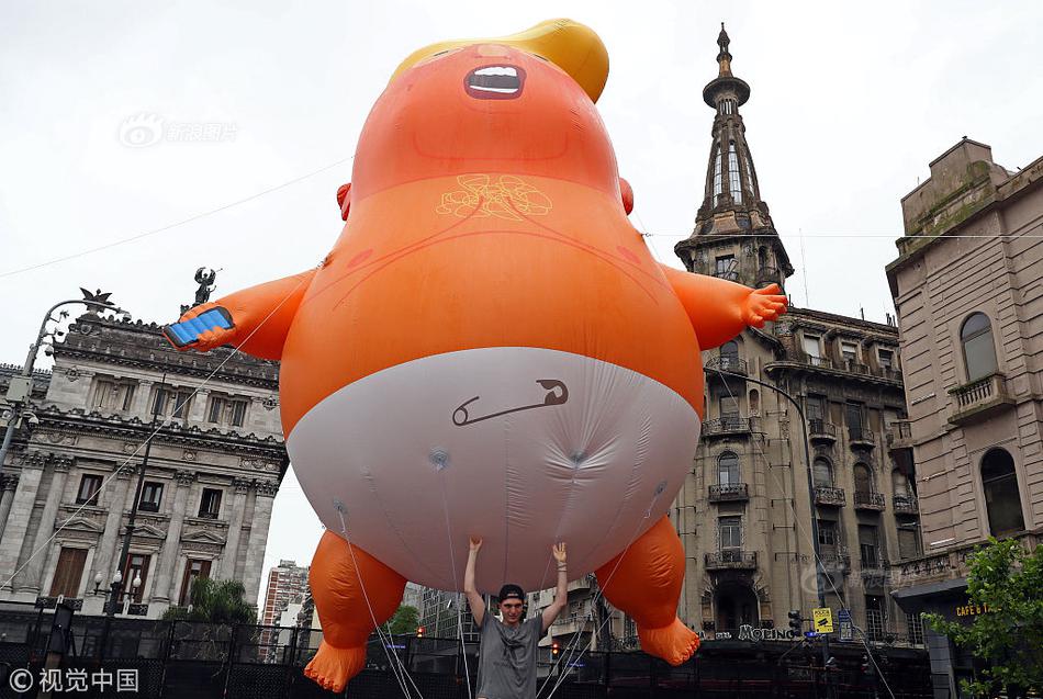 微信官方申訴入口_迪拜“天天飛” 航班往返客座率超過(guò)85%