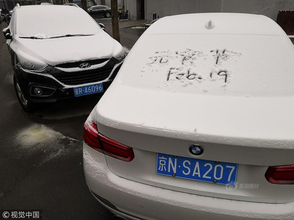 現(xiàn)代動態(tài)html5網(wǎng)站模板_斷碼斷貨!這一款國貨賣爆了