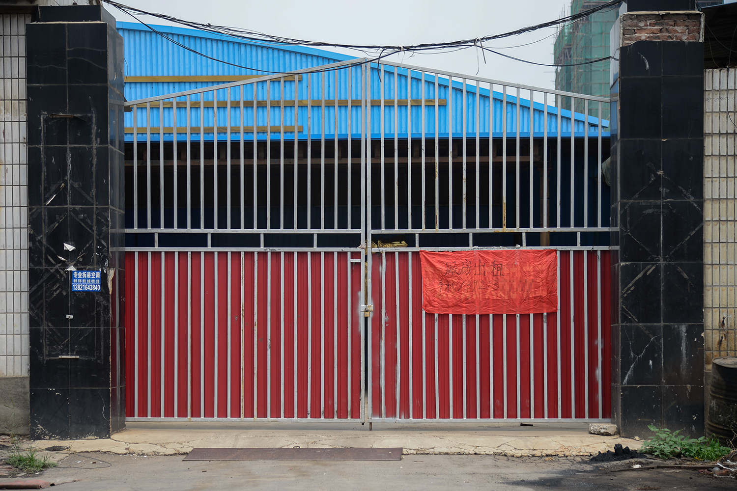 修改二進制文件工具_陜西一地噴顏料染綠草坪系謠言