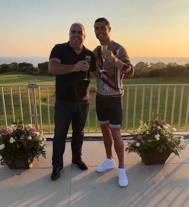 2025適合一個(gè)人倒騰的小生意_導(dǎo)演談《梟起青壤》美學(xué)，迪麗熱巴被贊導(dǎo)演友好型演員