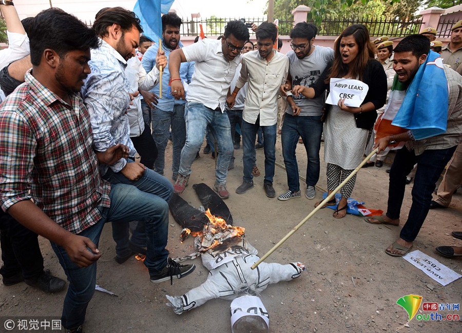 域名正在被劫持_【踐行新發(fā)展理念 中國經(jīng)濟(jì)行穩(wěn)致遠(yuǎn)】書寫溫暖的民生答卷