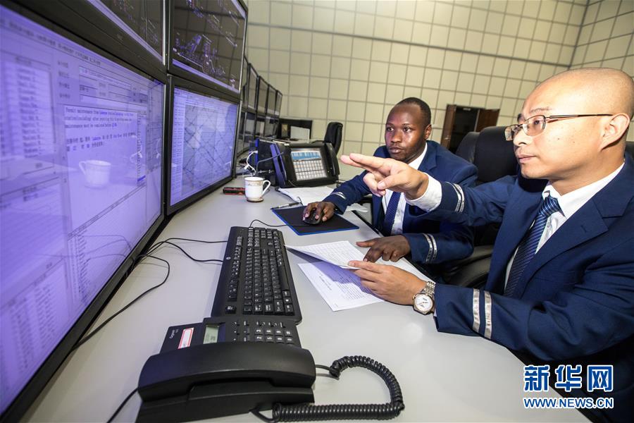 短片穿幫2011_“三頭六臂” 詮釋何以“新滬商”