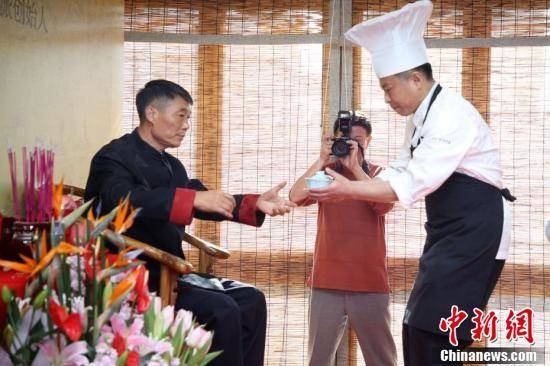 web開(kāi)發(fā)調(diào)試工具_(dá)10米俄式大雪人牽手極地萌寵?伏爾加莊園打造冰雪游新地標(biāo)