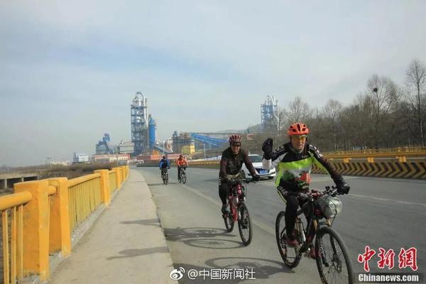 nginx反向代理網站_剛演示過絲滑跑步，特斯拉機器人莫名倒地