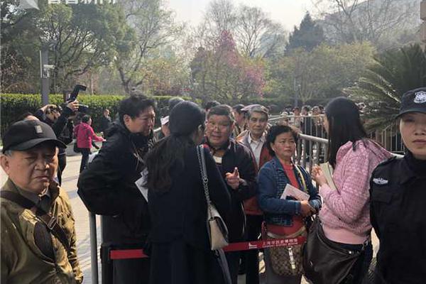 如何根據(jù)url解析出ip地址_10米俄式大雪人牽手極地萌寵?伏爾加莊園打造冰雪游新地標(biāo)