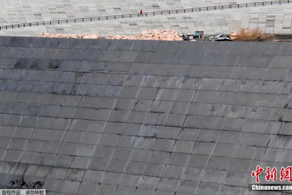 右鍵不顯示查看網(wǎng)頁源代碼怎么辦_灰色大衣，配高領(lǐng)衫才時(shí)髦！