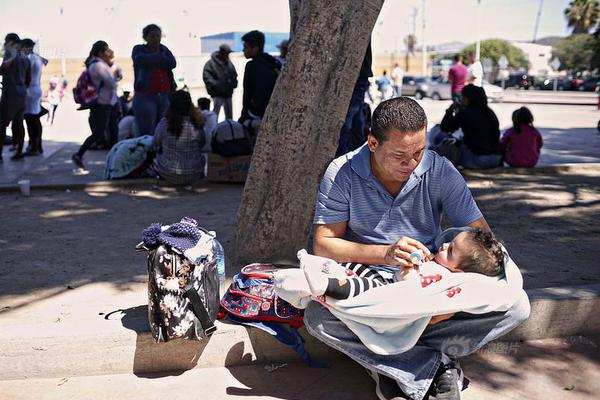 在線投票_他為中國導(dǎo)彈雕刻翅膀 零件厚度僅頭發(fā)絲的1/16(圖)