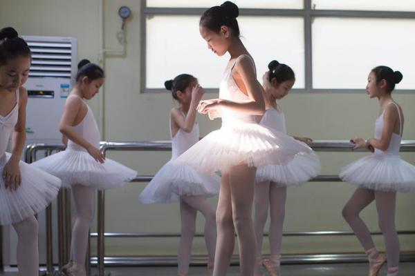 小學(xué)生作文火了，家長(zhǎng)看了又氣又樂(lè)，語(yǔ)文老師都不忍心批評(píng)